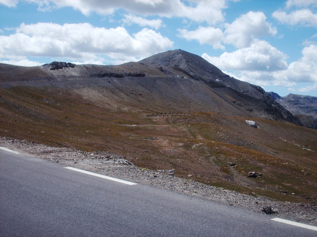 Cime de la Bonette vue depuis le versant Nord (photo alpes4ever)